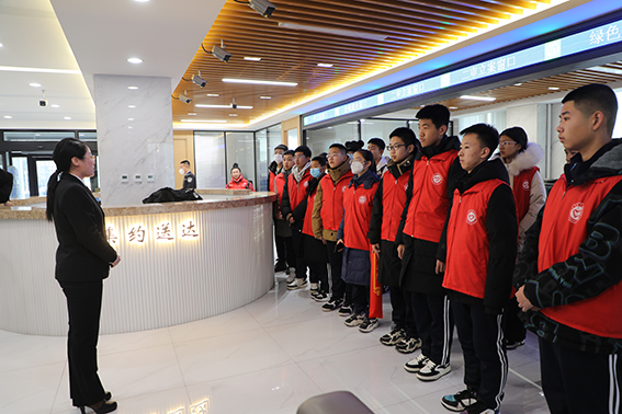 松原中院：旁听庭审参观法院 法治教育“零