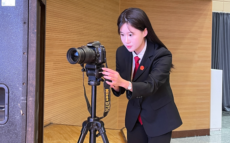 三八妇女节特辑：镜头外的她