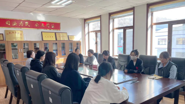 白石山林区基层法院召开“三八”妇女节女干