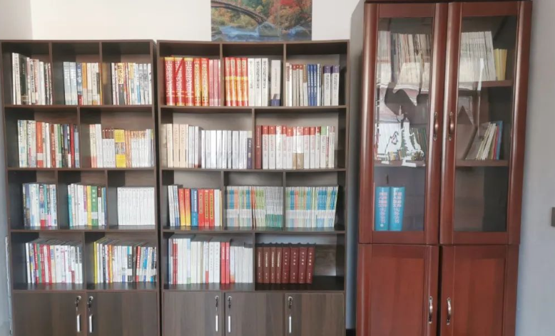 枫桥式人民法庭创建丨法院读书角 书香迎君