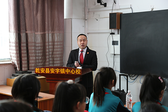 预防校园欺凌 呵护“少年的你”