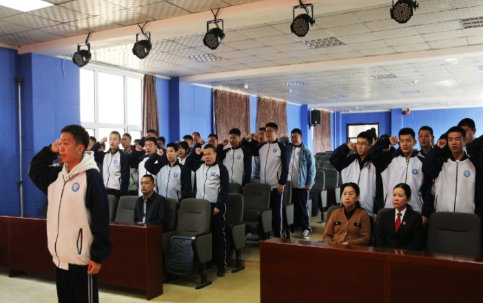 “法治副校长”走进职业技术学校参加“预防