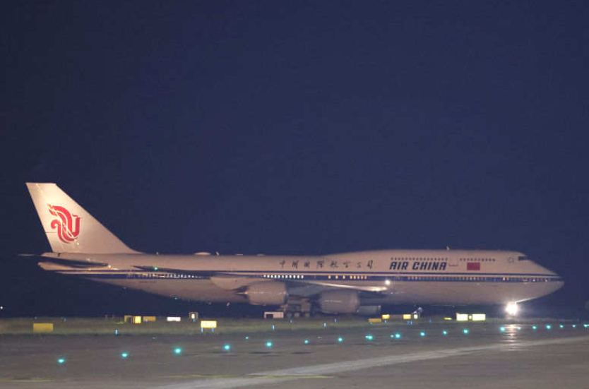 习近平抵达贝尔格莱德开始对塞尔维亚进行国