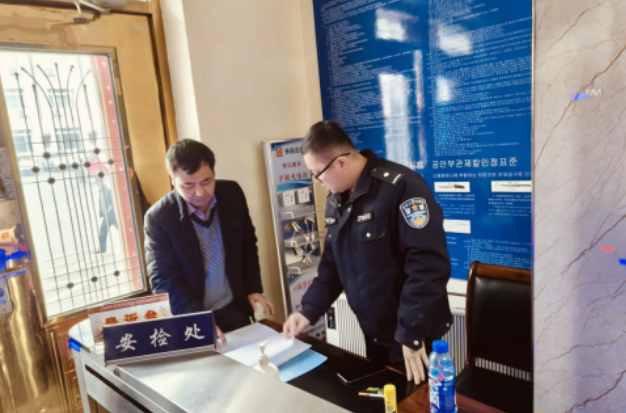 长白人民法庭认真落实接待制度走好服务群众