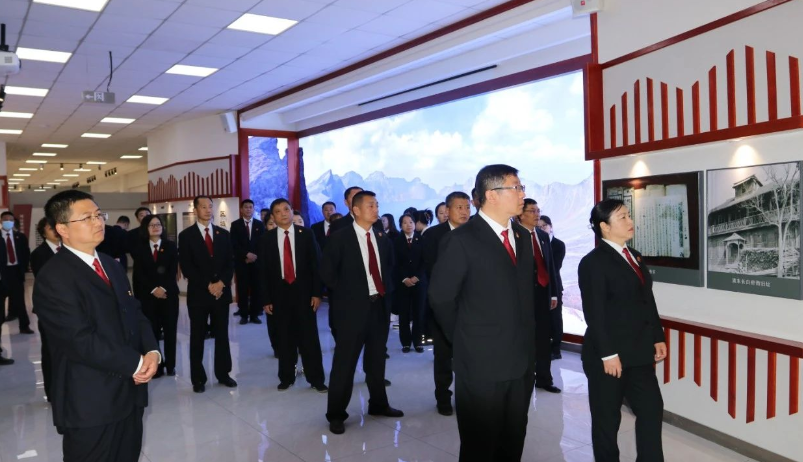 长白县人民法院开展“弘扬红色传统，争做时