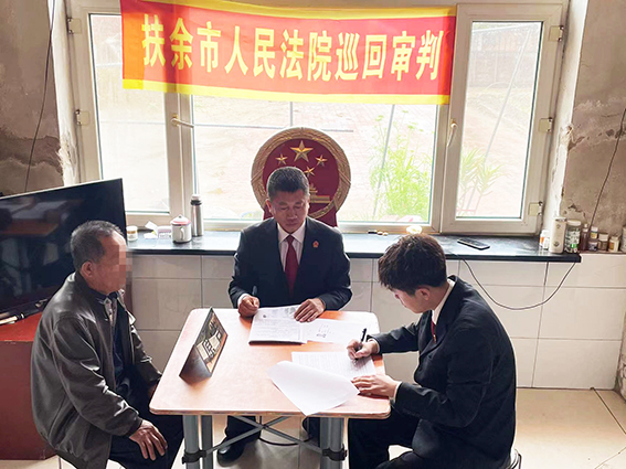 巡回审判进“家门” 司法为民不打折