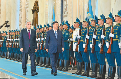 习近平同哈萨克斯坦总统托卡耶夫举行会谈