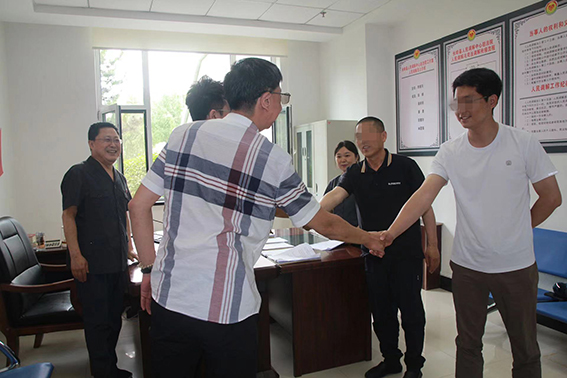 优化营商环境：法官助理判后答疑 释法明理