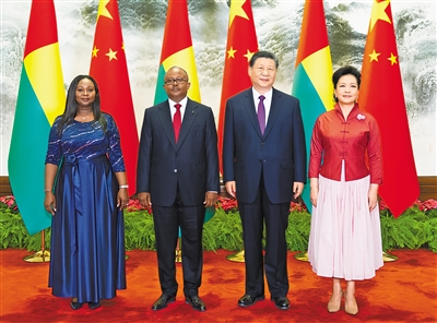 习近平同几内亚比绍总统恩巴洛会谈