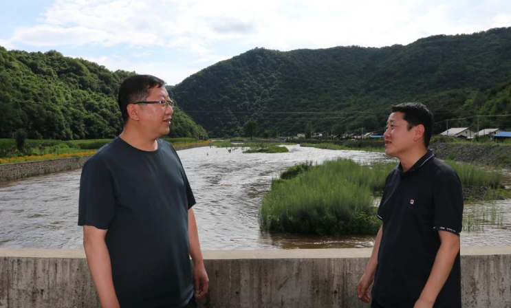 长白法院深入宝泉山镇检查包保防汛工作