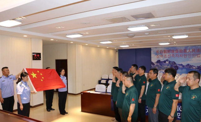 长白法院  开展庆“八一”退役军人宣誓活