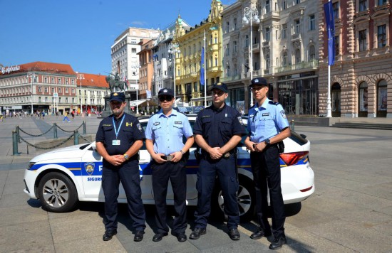 中国警察在克罗地亚联巡 让人“安全感满满