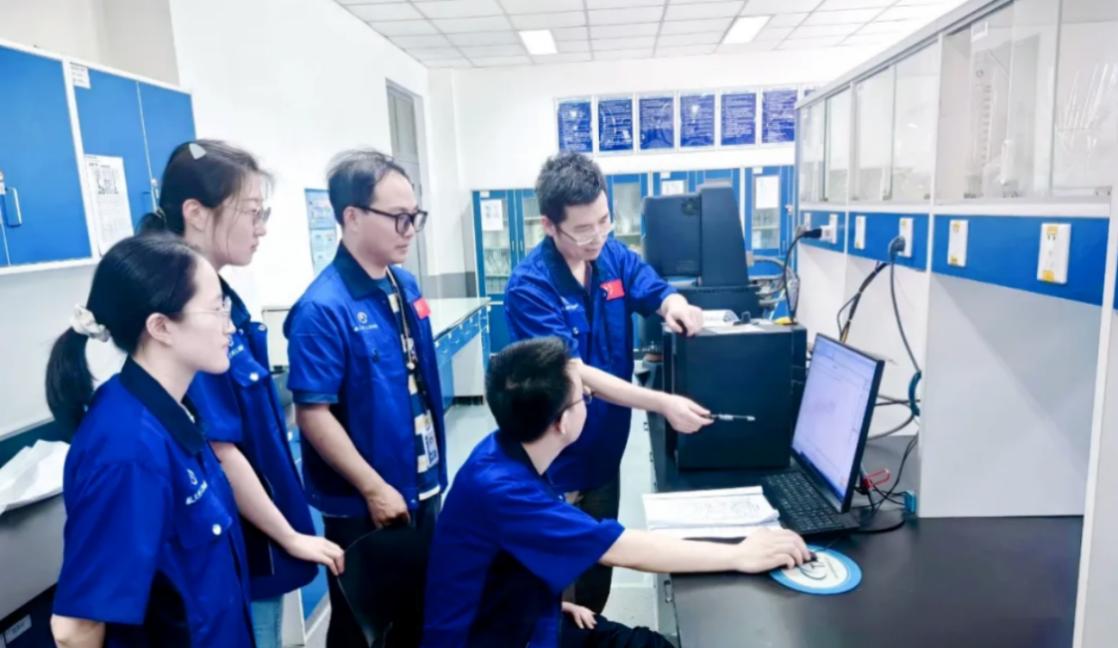 小账本里看发展“想上天”的年轻人