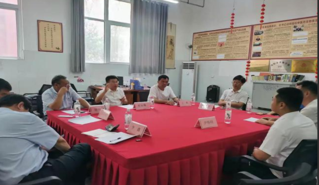 南阳市仲景健康促进会会长桂延耀等到南阳杏