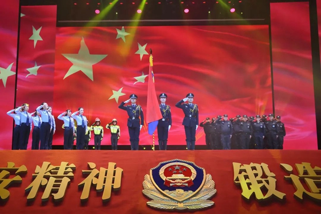 在宝塔山唱响平安之歌