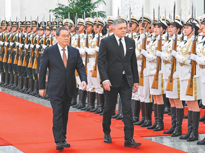 李强同斯洛伐克总理菲佐会谈