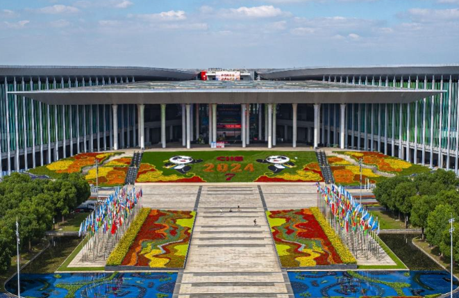 “新朋老友”相约东方 进博会吸引力为何越