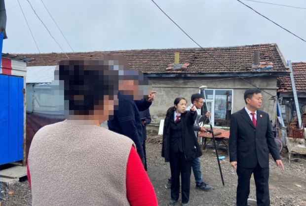 用“脚步”还原真相  以耐心促进和解