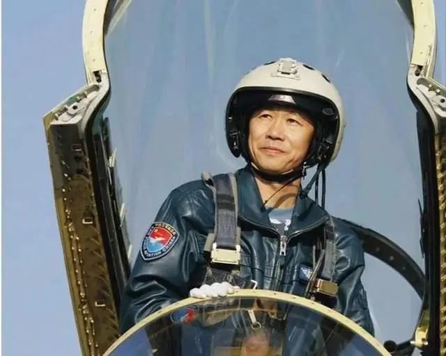 人民空军成立74周年丨砺剑长空，不负凌云