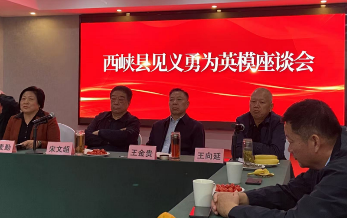 裴玉杰原创诗歌《颂英模》