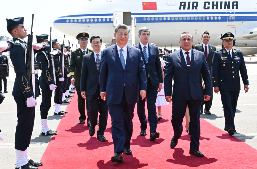 习近平抵达利马出席亚太经合组织第三十一次