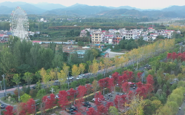 我坐在鹳河边看秋天 