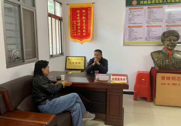 西峡县学雷锋志愿者服务大队：暖心服务，践