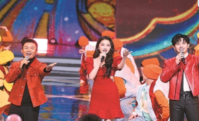  传统新潮交织别样精彩（深观察·看春晚）