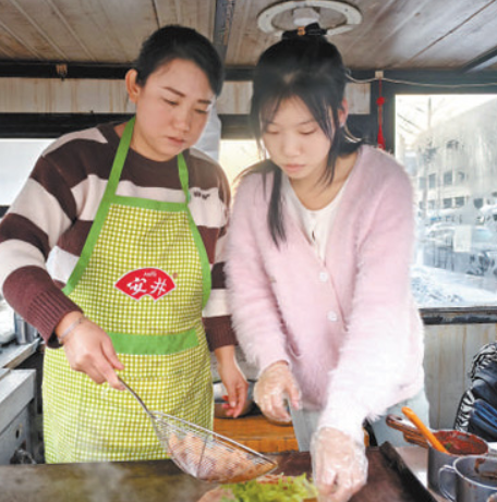  过年回家，大学生的假期生活怎么过（民生