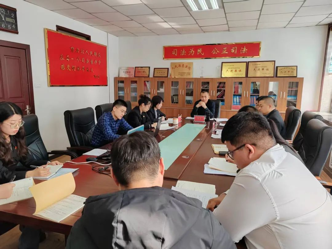 白石山林区基层法院 召开2025年党组工