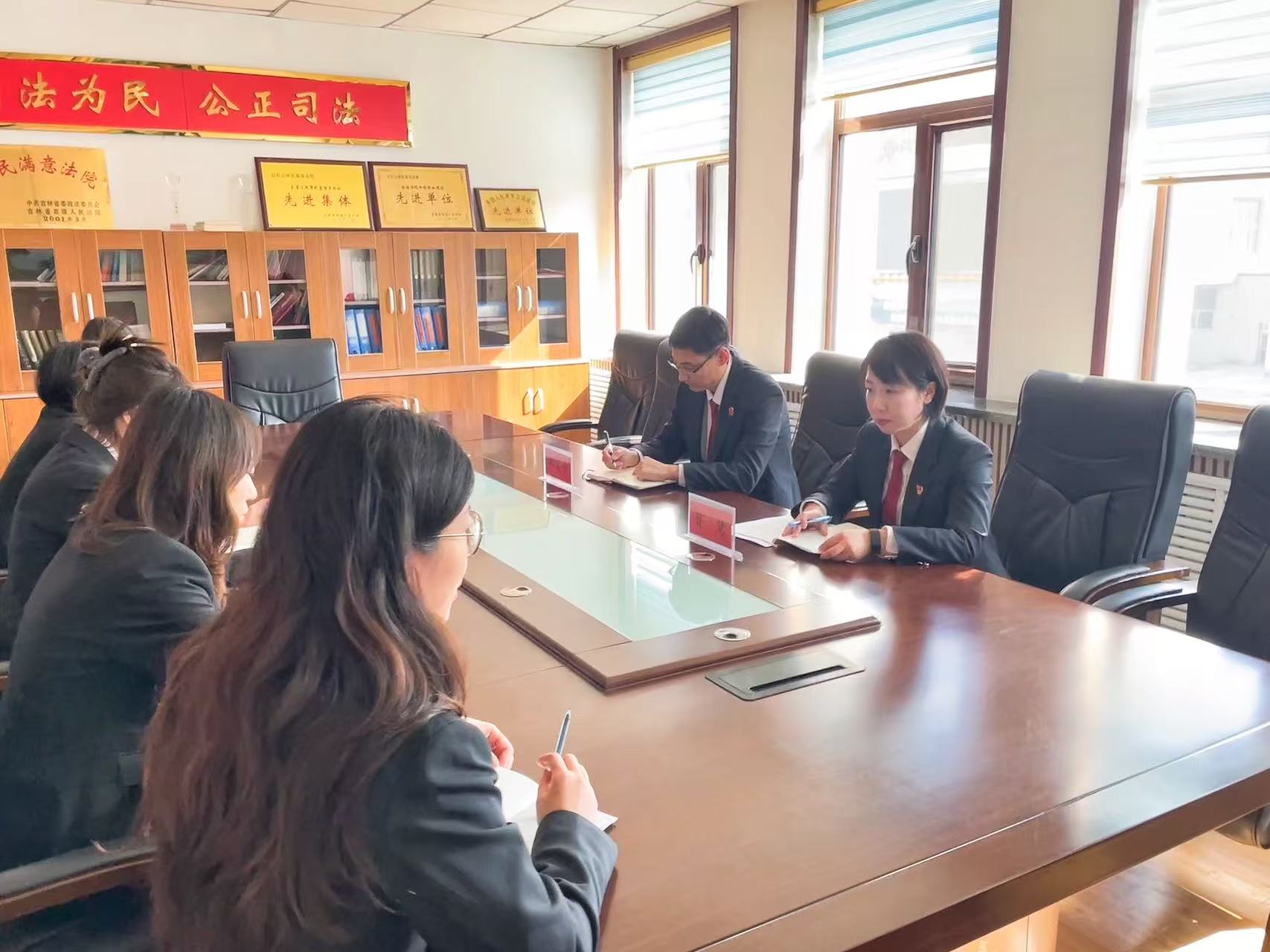 白石山林区基层法院 举办“女法官国际日”