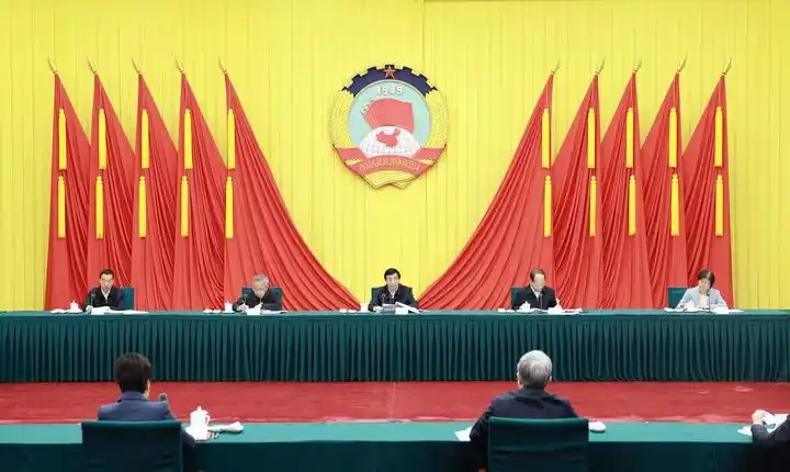 王沪宁主持召开全国政协主席会议