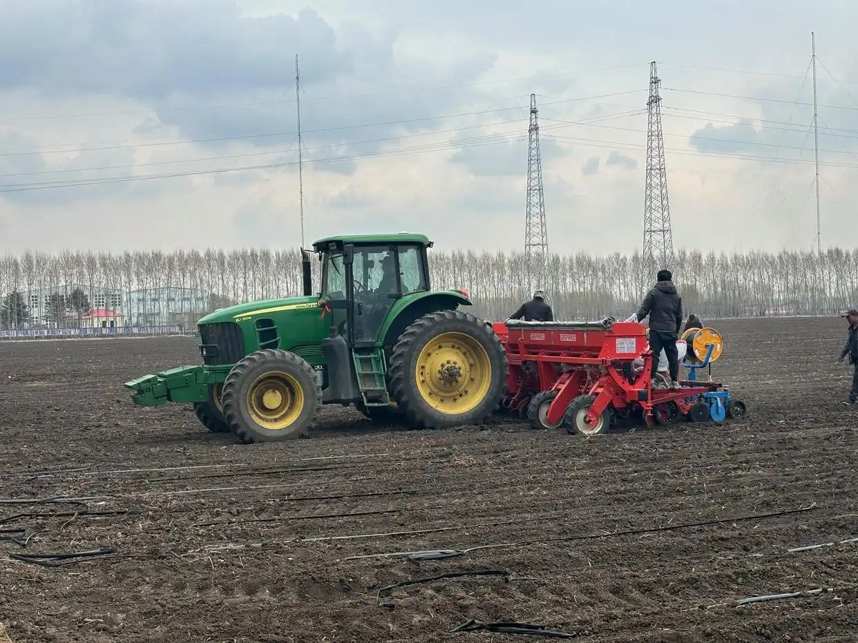 “五一”黑土春潮涌 科技赋能耕种忙