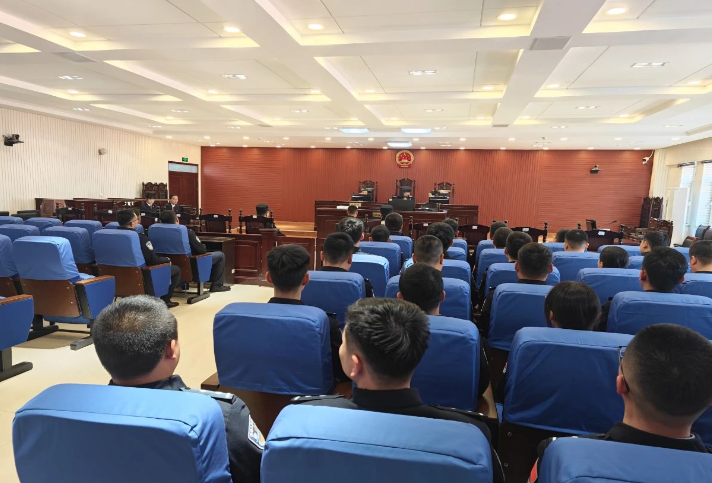 全景式观摩，共筑法治防线