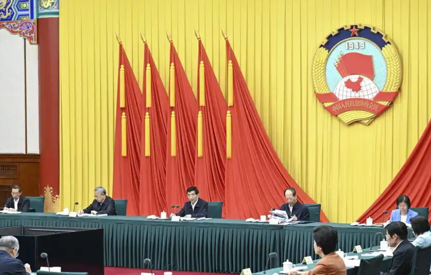 王沪宁主持召开全国政协主席会议