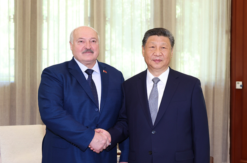习近平会见白俄罗斯总统卢卡申科
