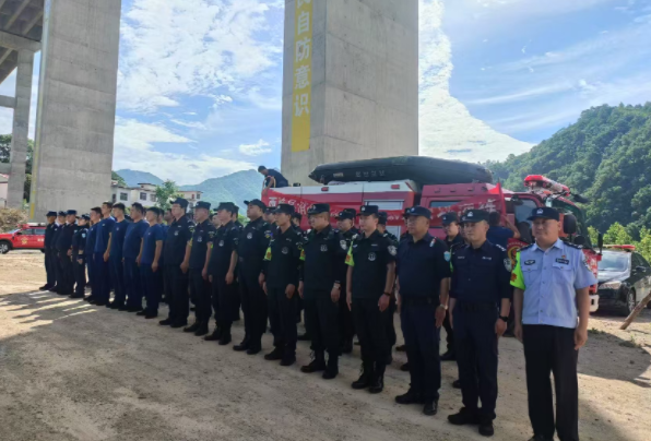 西峡公安局特警大队开展水上救援培训 提升