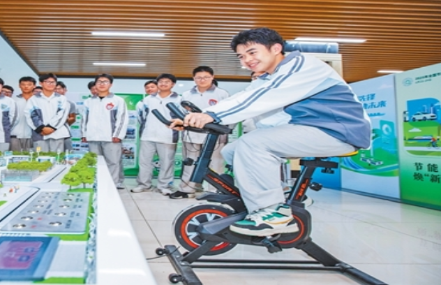  宣传活动进校园 