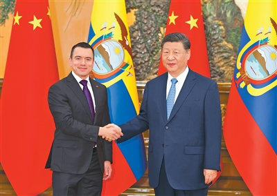 习近平会见厄瓜多尔总统诺沃亚