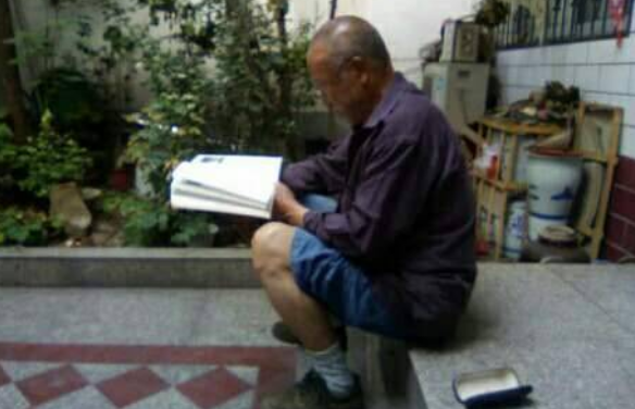 九旬老者的家风传承：以学习与引导筑牢家庭