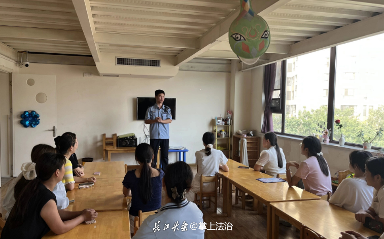开学防诈！西峡公安进幼儿园，教教师织密家