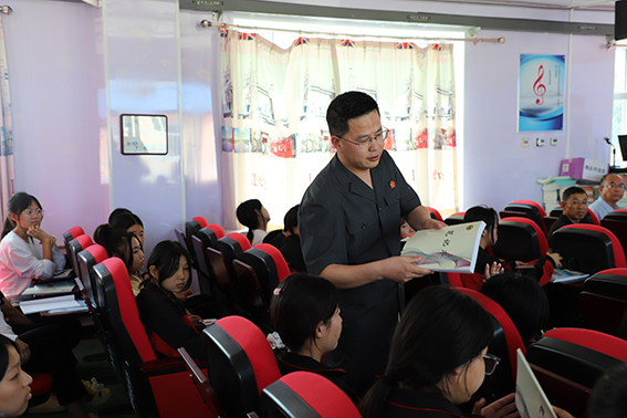 【开学第一课】守护青春 法治同行