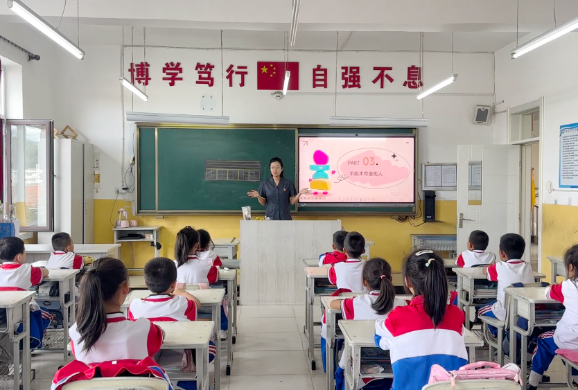 送法进校园 为成长筑牢“法治防护盾”