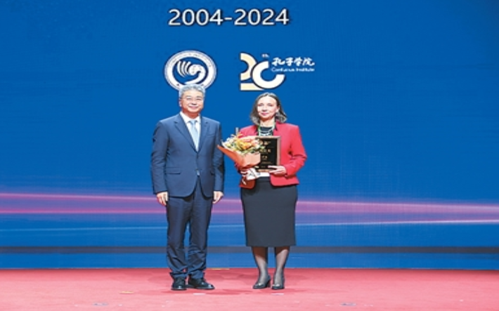  “我的一半属于罗马尼亚，一半属于中国”