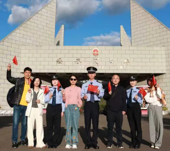 节日我在岗|平安“警”相伴 “双节”护民