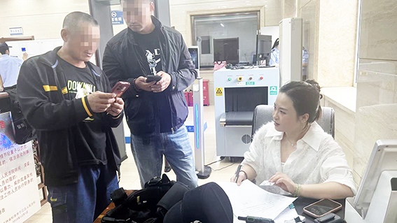 宁江法院：调解化纠纷 民众安“薪”归