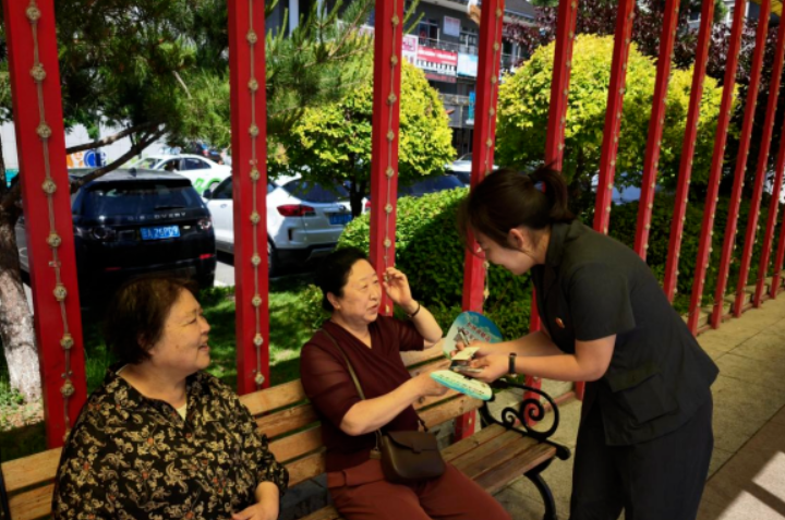 长白人民法庭开展“零距离”普法活动 法治