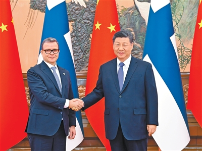 习近平会见芬兰总理奥尔波