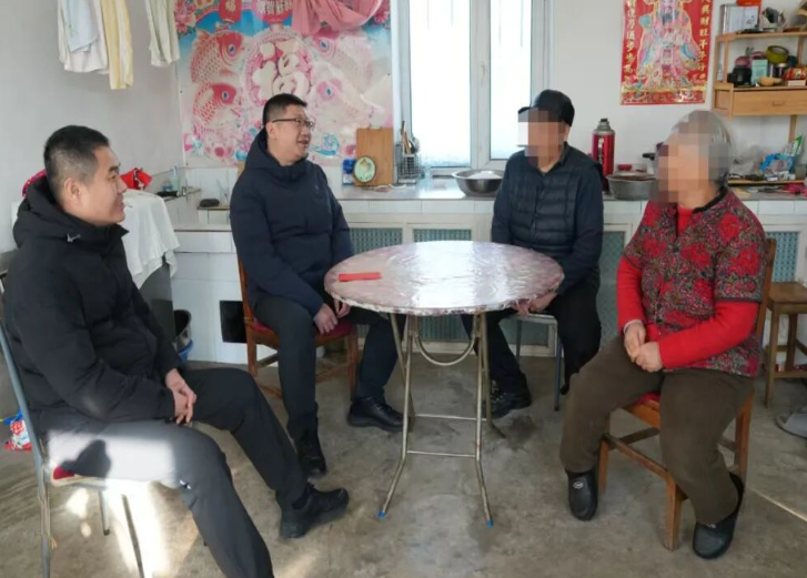 长白法院开展春节前夕走访慰问活动