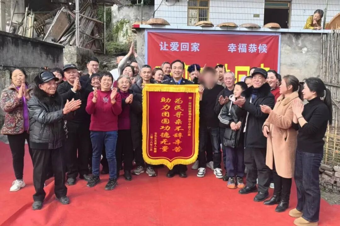 海朝网评文章：榜样如炬照初心 实干担当为